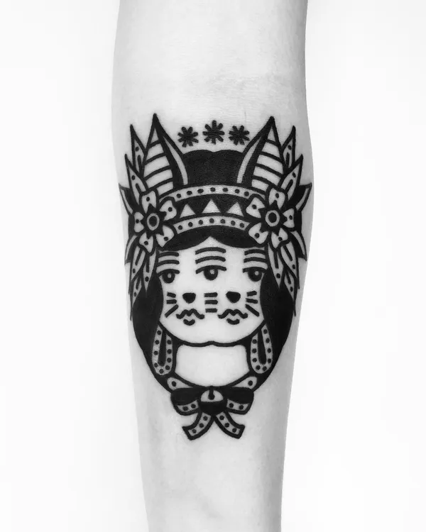 Bold blackwork tattoo by Ebie Tattooer - piece 16