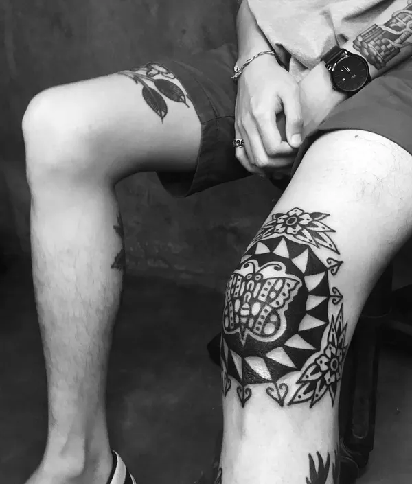Bold blackwork tattoo by Ebie Tattooer - piece 5