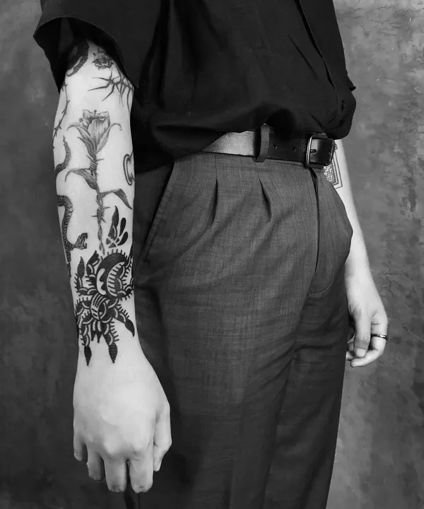 Bold blackwork tattoo by Ebie Tattooer - piece 3